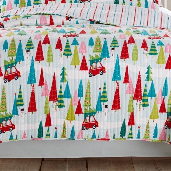 LEVTEX JOLLY HOLLY CHRISTMAS QUILT SIZE KING NWT - Picture 5 of 5